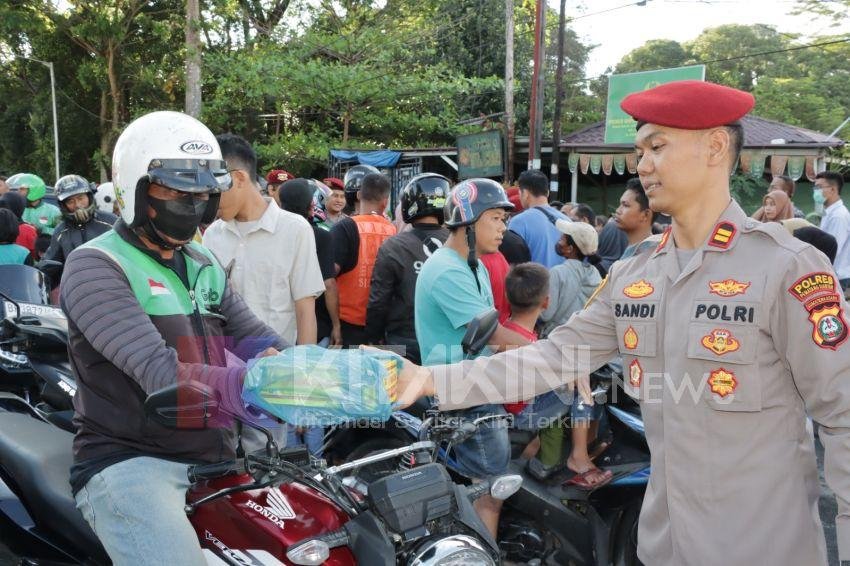 Hari ke-8 Puasa Ramadhan 1446 H, Polres Siantar Kembali Gelar Berbagi Takjil