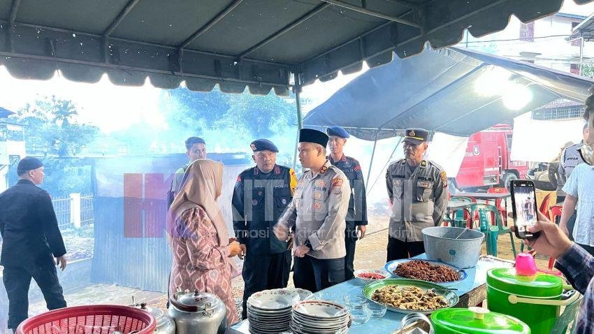 Pantau Stok Makanan, Kapolres Padangsidimpuan Kunjungi Dapur Umum Korban Banjir