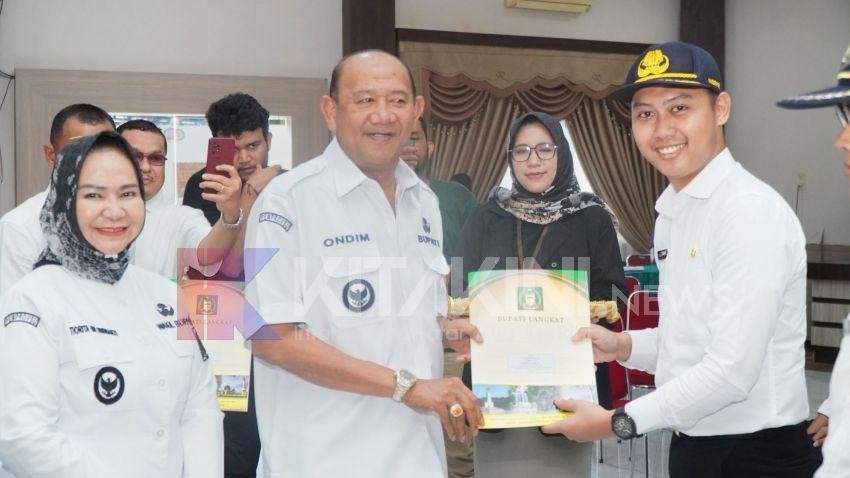 Bupati Langkat, Ondim Serahkan SK CPNS: Ingatkan Amanah dan Tanggung Jawab