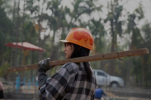 Satu dari 10 Perempuan Indonesia Punya Beban Ganda