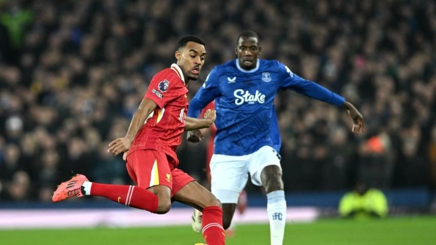 Liverpool Siap Tempur di Sisa Musim termasuk Lawan Everton, Slot: Kami Menantikan Sembilan Final