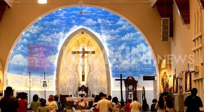 Ribuan Jemaat Padati Gereja Katedral Medan untuk Doakan Paus Fransiskus
