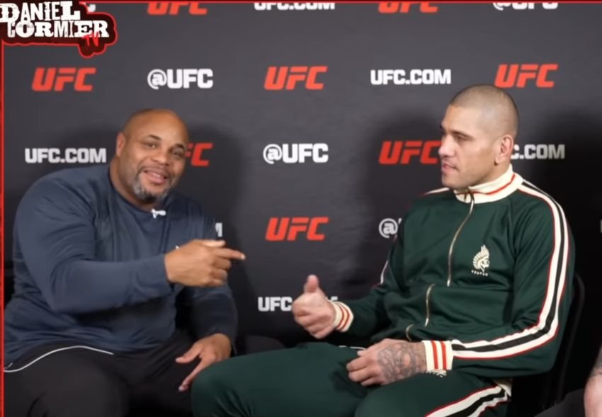 Daniel Cormier Ragukan Klaim Akun Alex Pereira Diretas Usai Ingin Mundur dari UFC: Itu Dia yang Buat