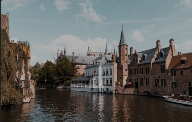 Batu di Kota Bruges Belgia Jadi Oleh-oleh