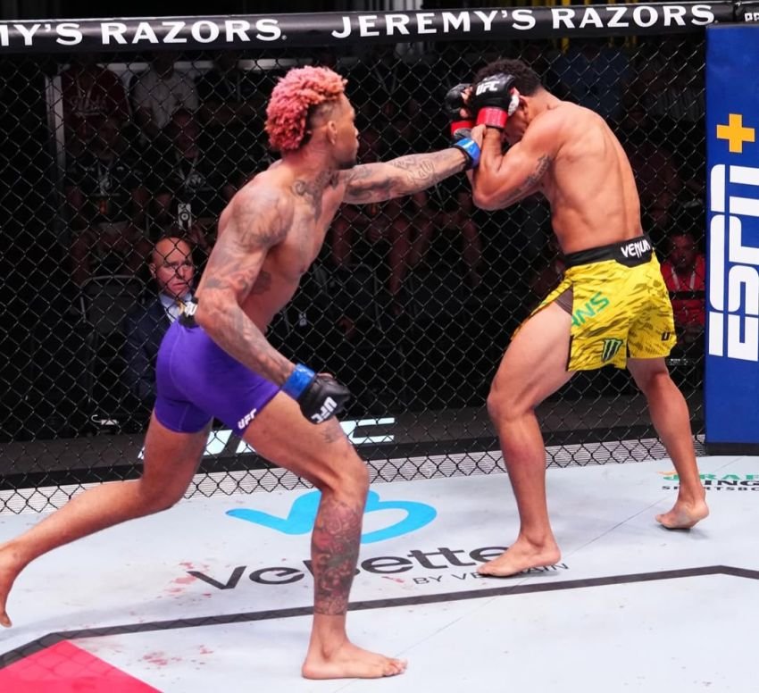 Michael Morales Bikin Geger UFC, Hancurkan Gilbert Burns via TKO di Ronde Pertama