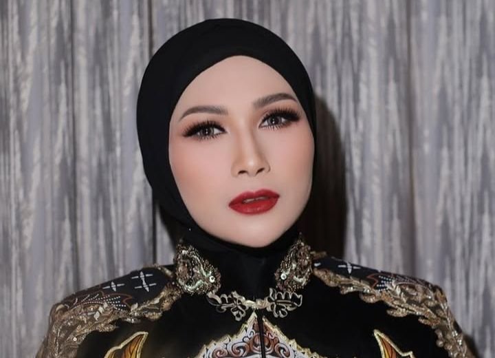 Disuruh Buka Hijab, Tata Janeeta Tolak Rp120 Juta