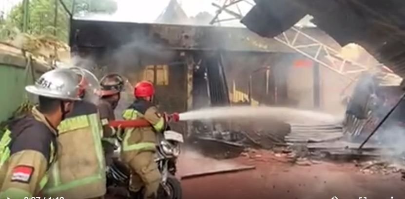 Gudang Alat Pesta di Jalan Bilal Ujung Medan Terbakar