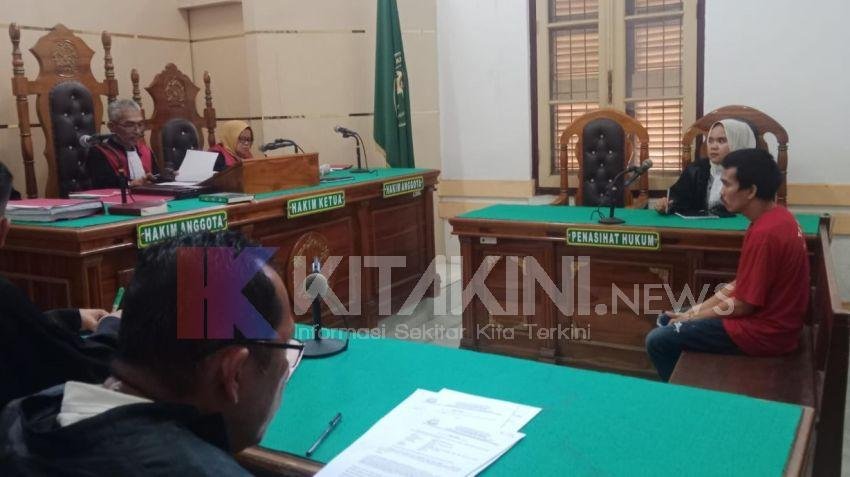 Terdakwa Kurir Ratusan Butir Ekstasi Dihukum 13 Tahun Penjara