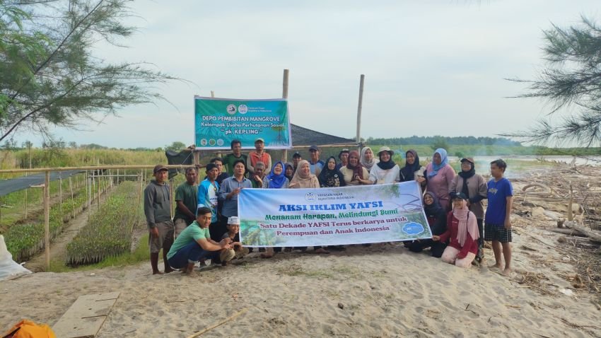 YAFSI Rayakan Ulang Tahun ke-10 dengan Aksi Penanaman Mangrove