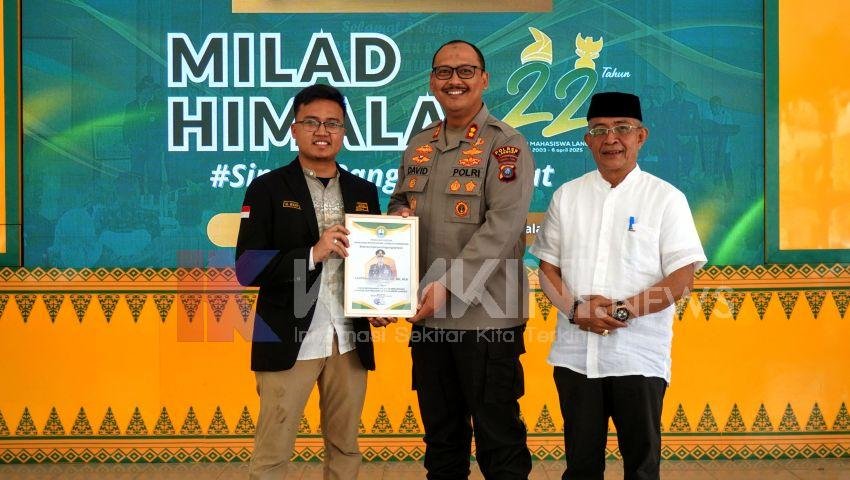 Kapolres Langkat AKBP David Triyo Prasojo Menerima Penghargaan dari Himala