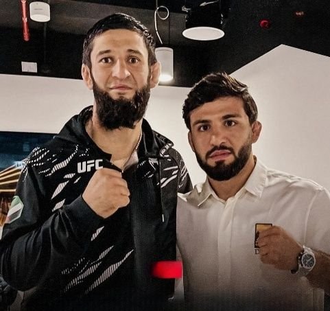 Duet Mematikan: Arman Tsarukyan Gabung Kamp Khamzat Chimaev Jelang UFC 319 Hadapi Du Plessis