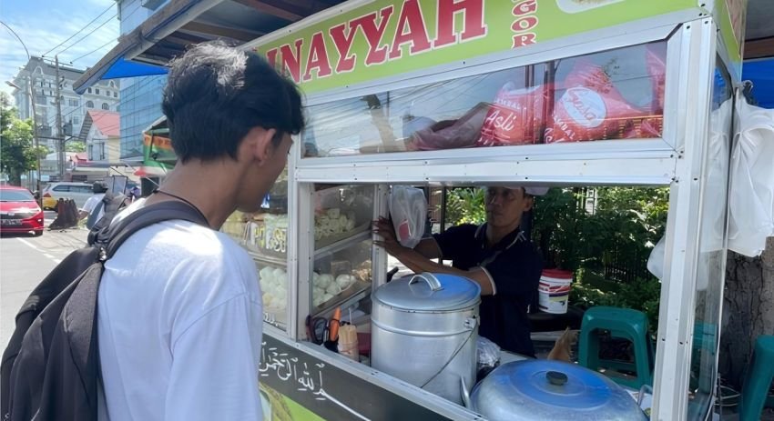 Sepiring Siomay, Segenggam Harapan untuk Keluarga