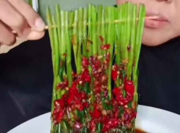 Lagi Viral, Kangkung pun jadi Sate