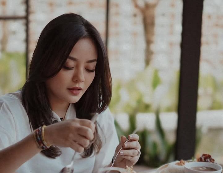 Gita Sinaga Punya Kekasih tapi Belum Mau Nikah