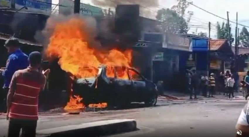 Minibus Bermuatan BBM Terbakar di Dairi, Dua Orang Luka-Luka