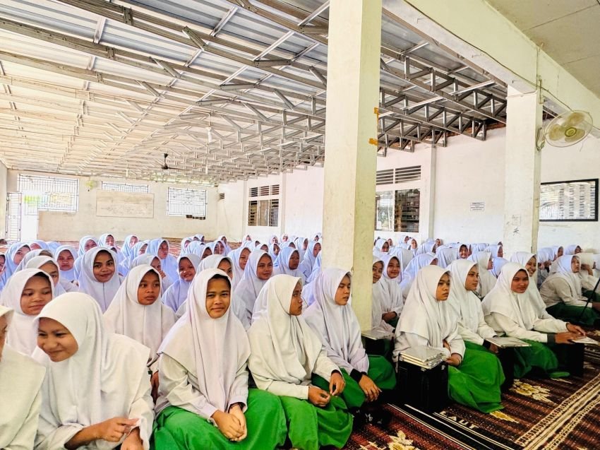 Santri Dapat Edukasi Keuangan Syariah dari OJK