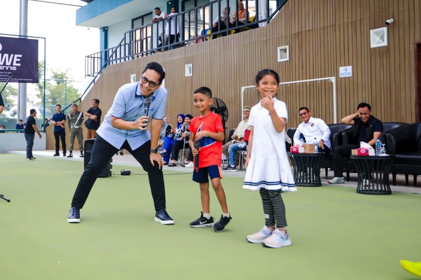 Rico Waas Buka Kejuaraan Tenis Lapangan Kelompok Umur