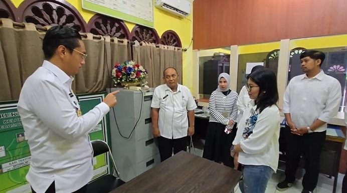 Sidak Lurah Sari Rejo, Rico Waas Temukan Absensi Fiktif