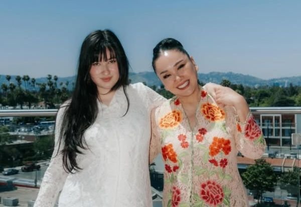 Nikah di Amerika, Stephanie Poetri Pakai Kebaya dan Sepatu Cowboy