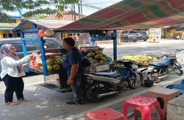 Es Kelapa Aidil Akbar: Menyegarkan harapan yang di bakar oleh Terik nya kota Medan