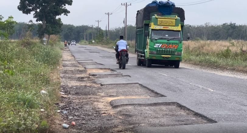 Pasca OTT, Proyek Preservasi Jalan Kota Pinang-Gunung Tua Terbengkalai