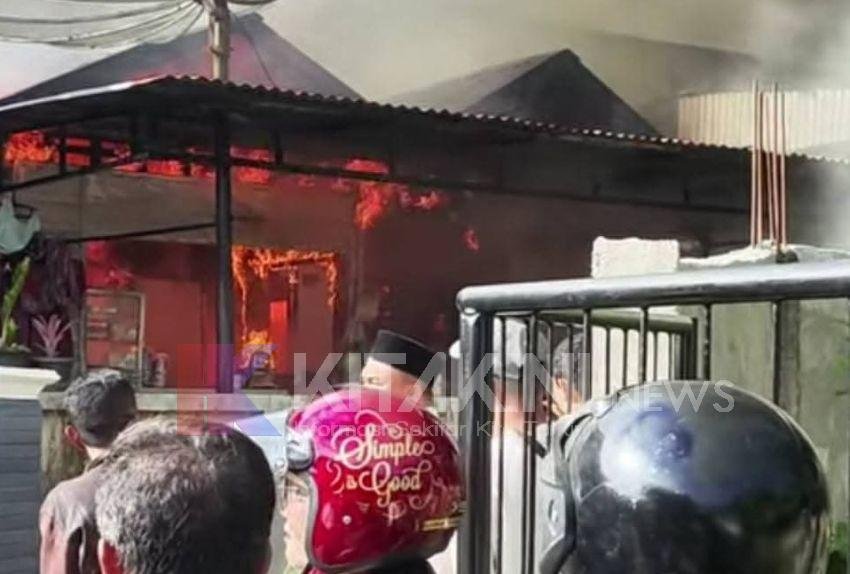 Panas Terik, Tiga Rumah di Padangsidimpuan Diselimuti Kobaran Api