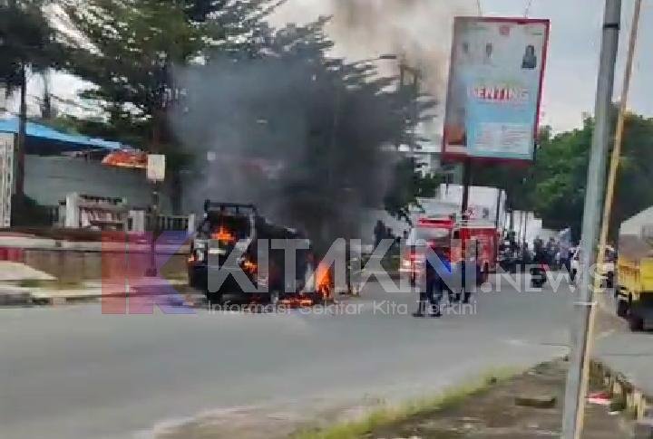 Angkutan Umum Terbakar di Jembatan Sigagak Siantar, Satu Orang Terbakar