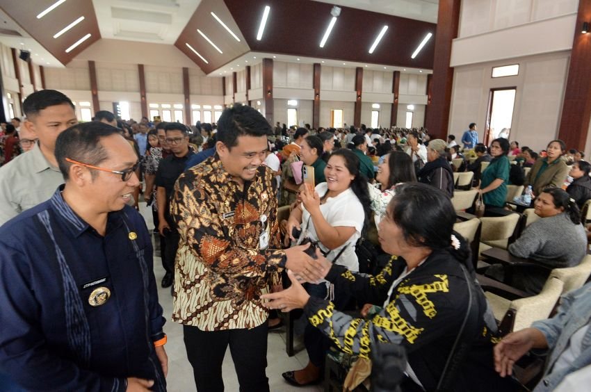 Festival Kemudahan dan Perlindungan Usaha Mikro, Bobby Beri Hadiah Gratis Cicilan Kredit Setahun