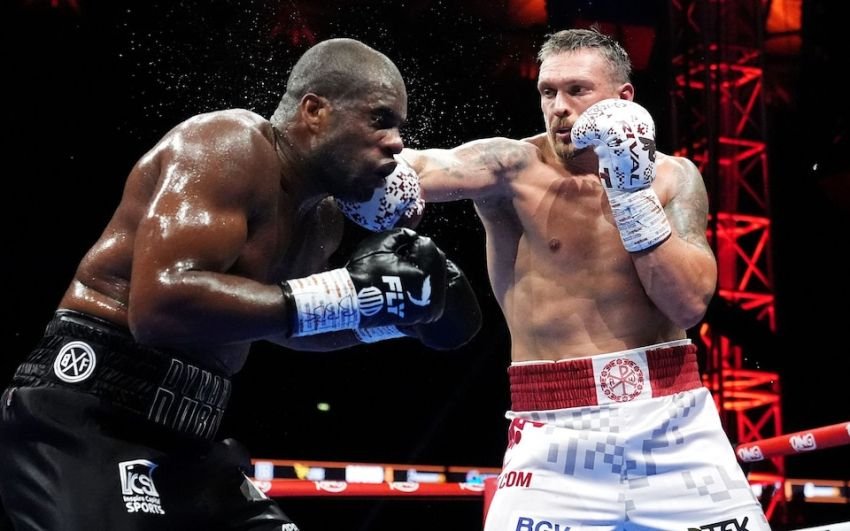 Usyk Bungkam Keraguan, KO Dubois di Ronde 5 dan Raih Kembali Gelar Juara Dunia Tak Terbantahkan