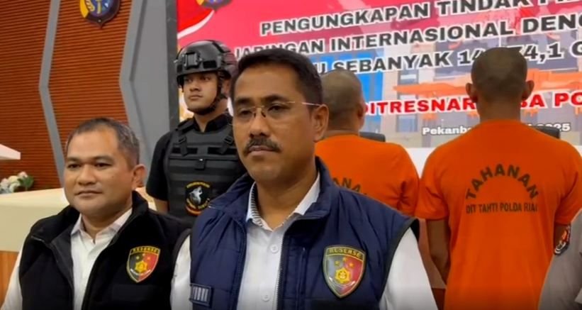 Polda Riau Tangkap Dua Kurir 14 Kg Sabu Jaringan Internasional