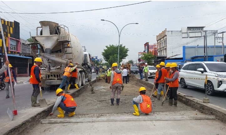 Zulkarnaen SKM Tinjau Penataan Median Jalan di Simpang Tol Bandar Selamat
