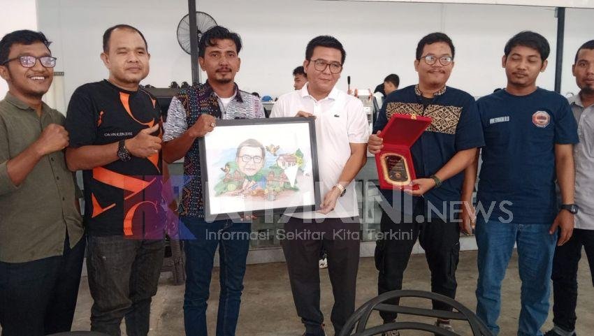 Promosi Tugas ke Kejagung, Forwakum Sumut Berikan Cenderamata ke Muttaqin Harahap
