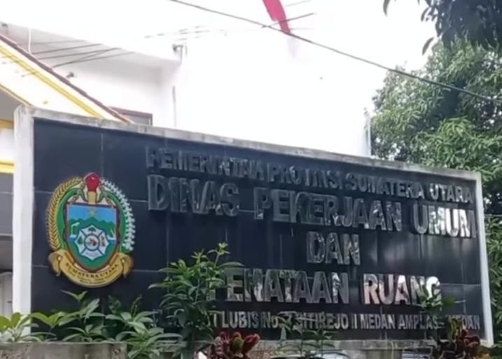 KPK Obok-obok Kantor Dinas PUPR Sumut Selama Enam jam
