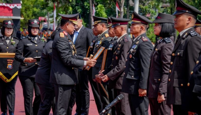 Dari Penumpas Narkoba hingga Atlet Juara,Kapolda Beri Penghargaan Pada  56 Polisi Sumut