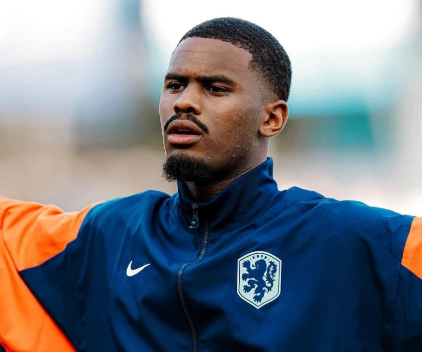 Chelsea Setuju Datangkan Bek 19 Tahun  dari Ajax untuk Tambah Kedalaman Skuad