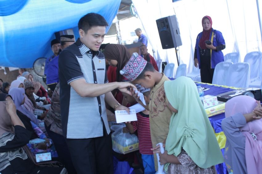 Santuni Anak Yatim, Ricky Anthony Disambut Hangat Warga Stabat