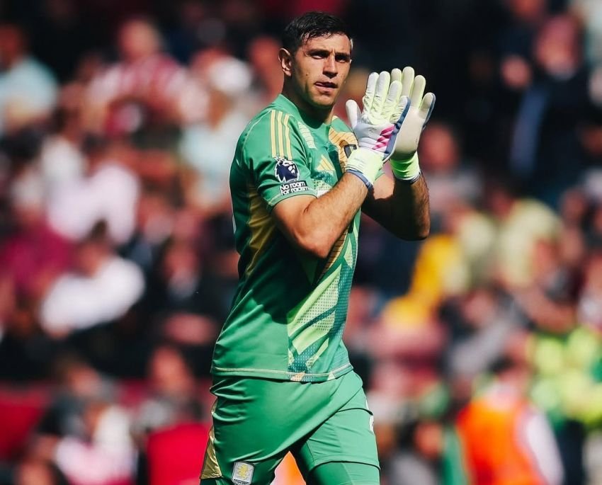 Emi Martínez Jadi Target Serius Manchester United, Negosiasi dengan Aston Villa Dimulai