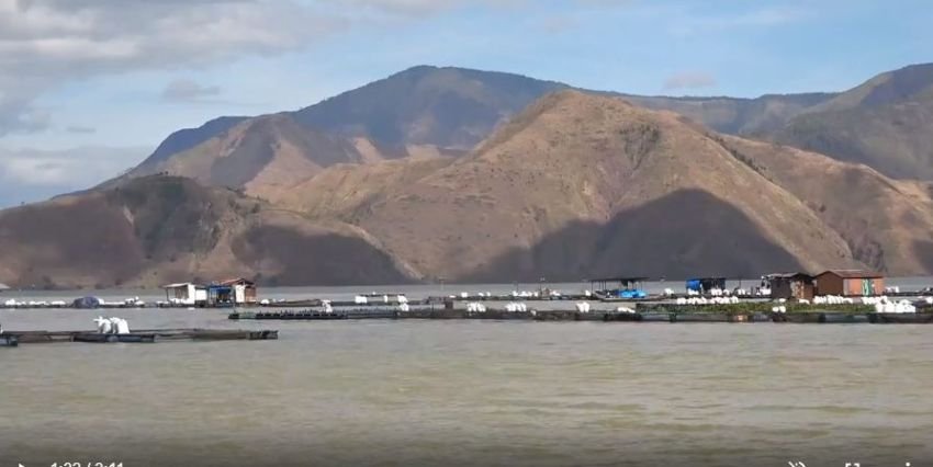 Fenomena Alam Air Danau Toba di Kabupaten Samosir Keruh