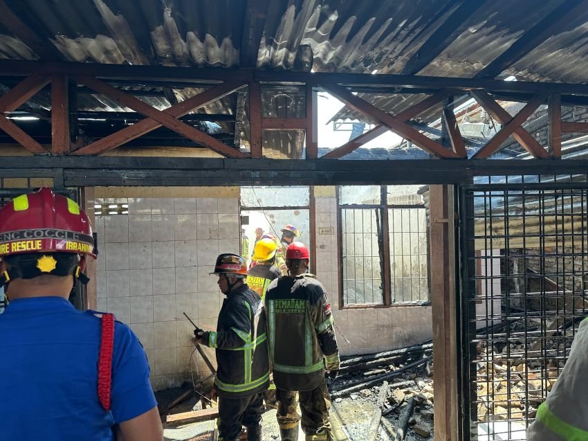 Usaha Pembuatan Kasur di Medan Dilalap Api, Petugas Padamkan Api dalam 45 Menit