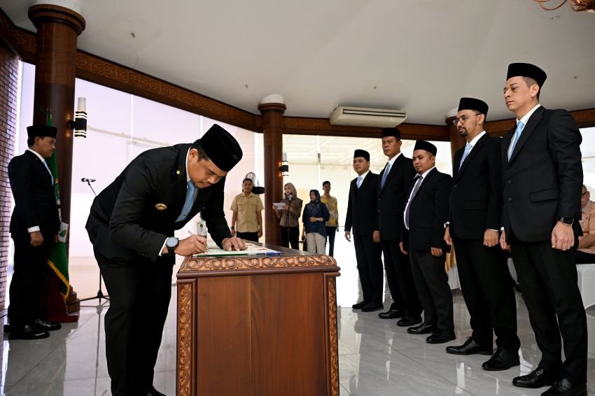 Bobby Nasution Lantik Direksi dan Komisaris Dua BUMD