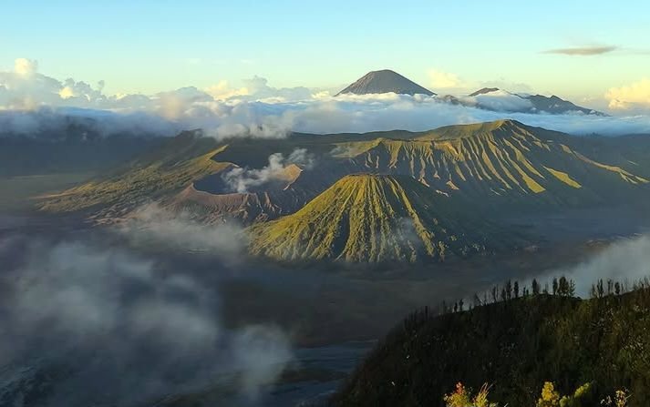 Peringati Hari Raya Karo, Pendakian Gunung Semeru Tutup