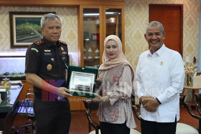 Erni Ariyanti Terima Kunjungan Perpisahan Kajatisu Idianto
