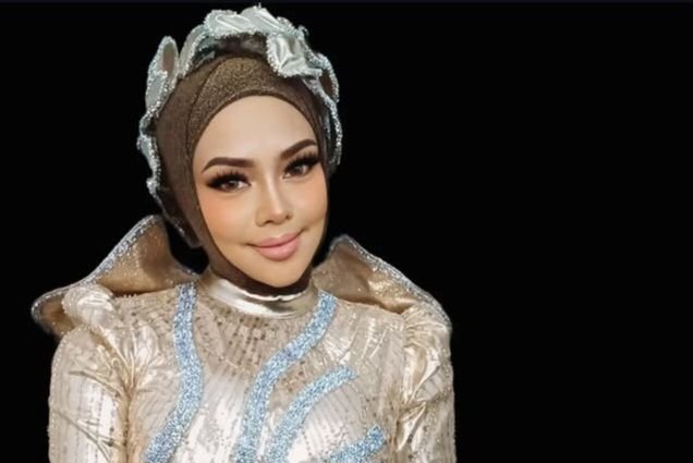 Iyeth Bustami Lelang Murah Baju Artis, dari Lesti hingga Nassar