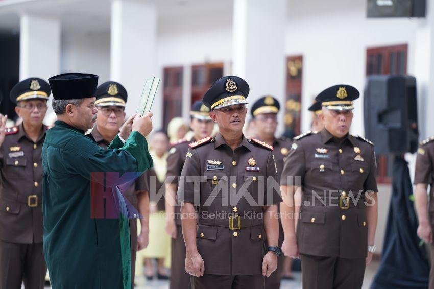 Kajatisu Lantik Wakajati, Dua Asisten dan Delapan Kajari
