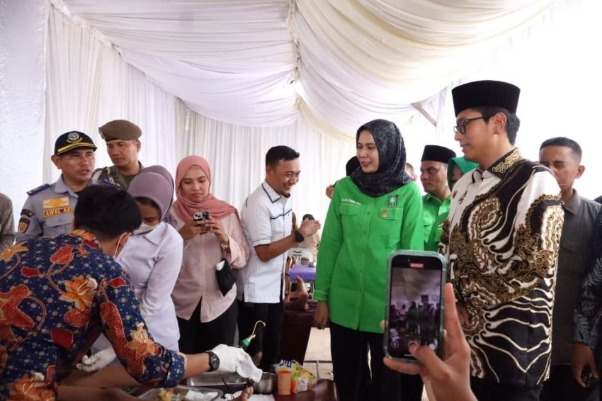 Anggota DPRD Sumut Dr Dewi Fitriana Gelar Sunat Massal di Medan