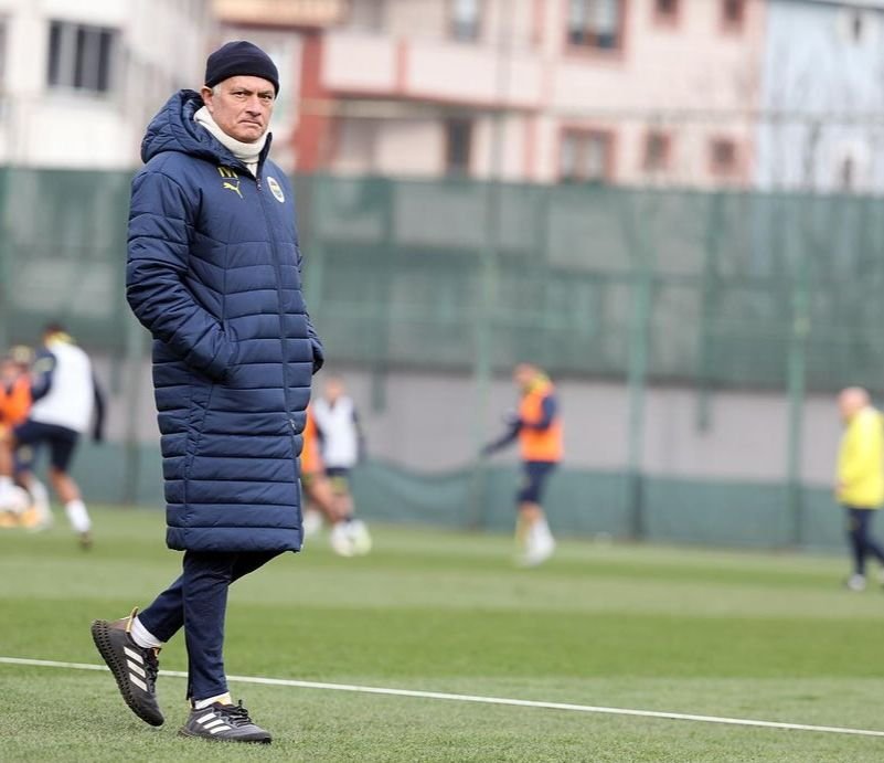 Fenerbahce Pecat Jose Mourinho Usai Tersingkir dari Liga Champions