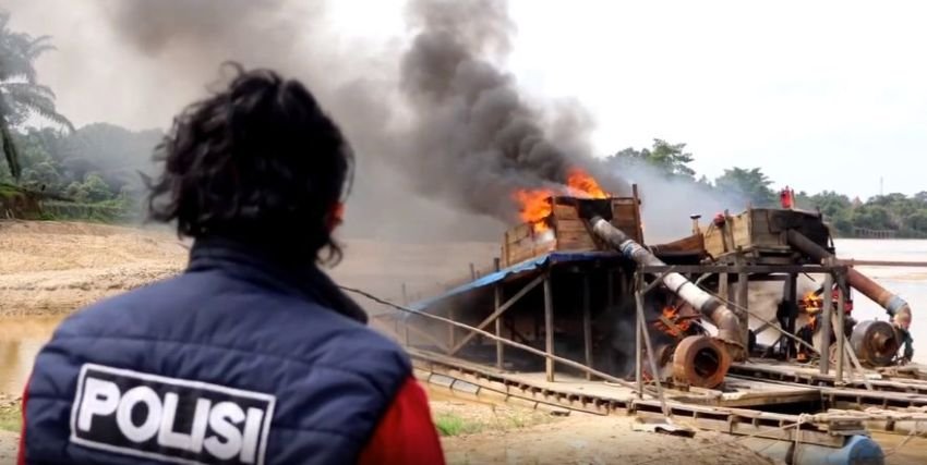 Polda Riau Musnahkan Tambang Emas di Kuantan