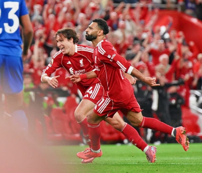 Salah Pecahkan Rekor, Chiesa Jadi Pahlawan: Liverpool Menang 4-2 atas Bournemouth