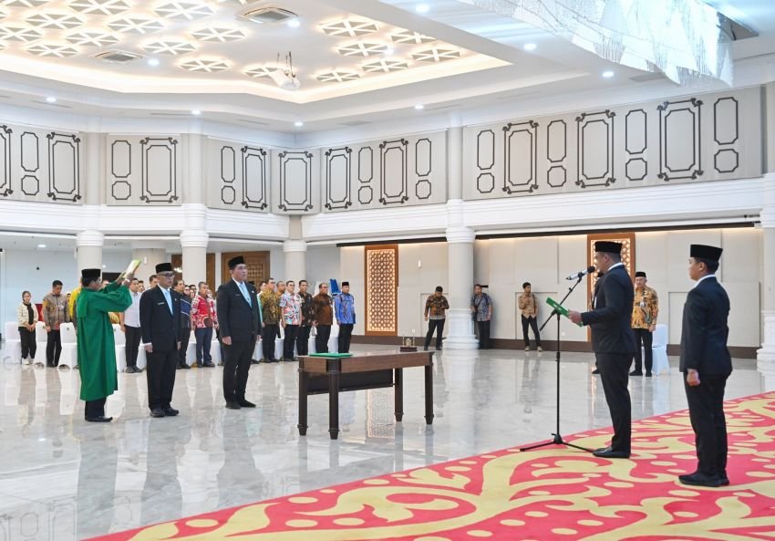 Lantik Dua Pejabat Eselon II, Bobby: Jangan Korupsi