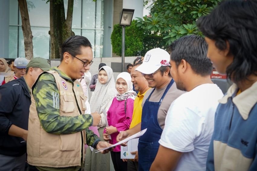 Meriahkan Car Free Day, Wali Kota Medan Serahkan Sertifikat Halal kepada Pelaku UMKM